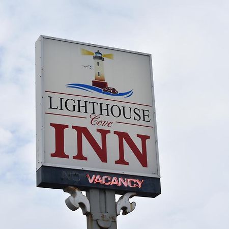 Lighthouse Cove Inn Bandon Exterior photo The sign for the Lighthouse Inn